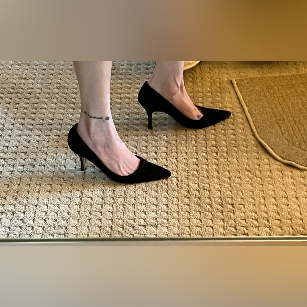 Manolo Blahnik Suede Pointed Toe Pumps. - Picture 4 of 15